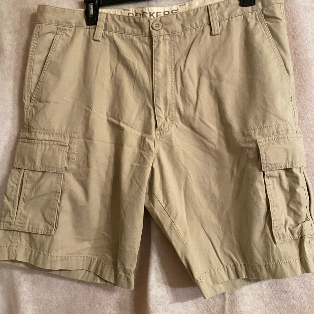 Men’s shorts Dockers Sz 40 NWOT NEVER BEEN WORN